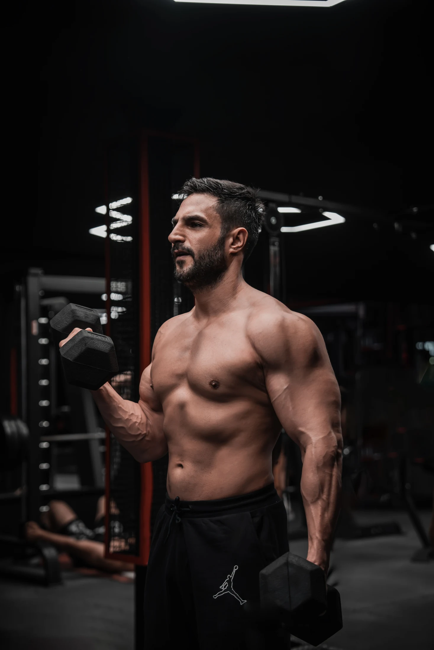 Trener u teretani